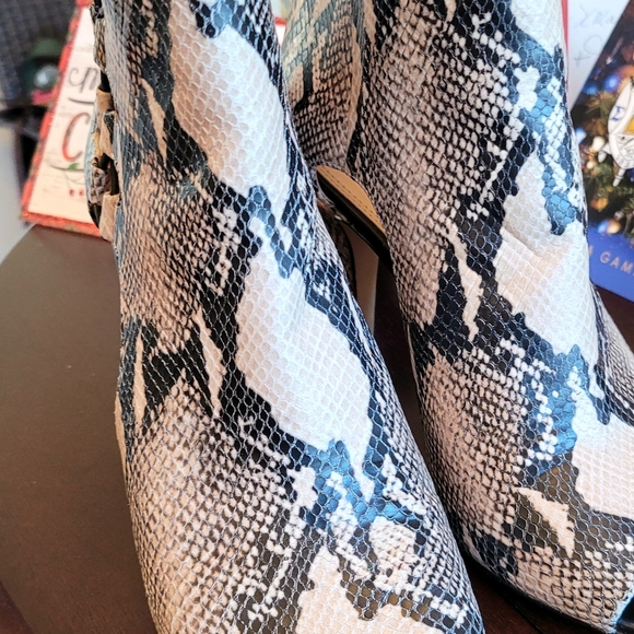 Banana Republic Averie Snakeskin Booties, 7M - Picture 3 of 14